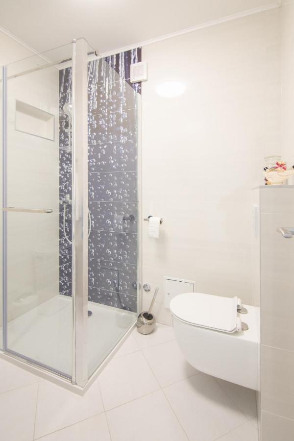 Apartments Nona Draga คอมีชา ภายนอก รูปภาพ